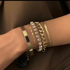 Fashion sparkling cutout bracelet set